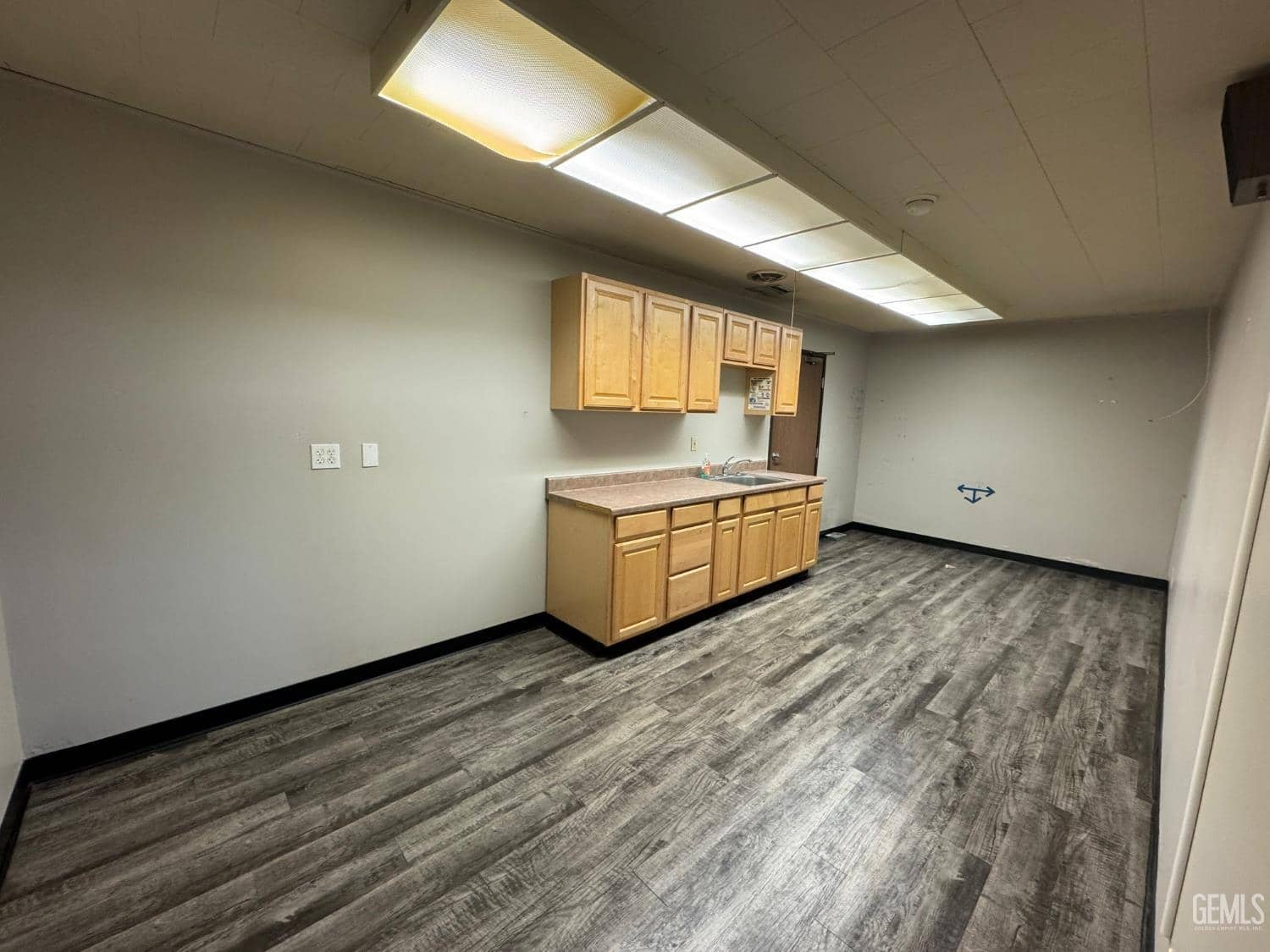 113 E F Street — photo 3