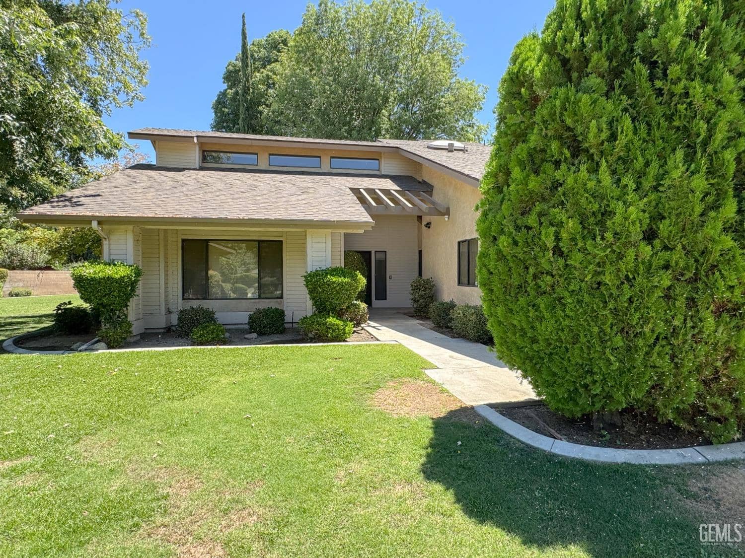 2200 El Portal Drive