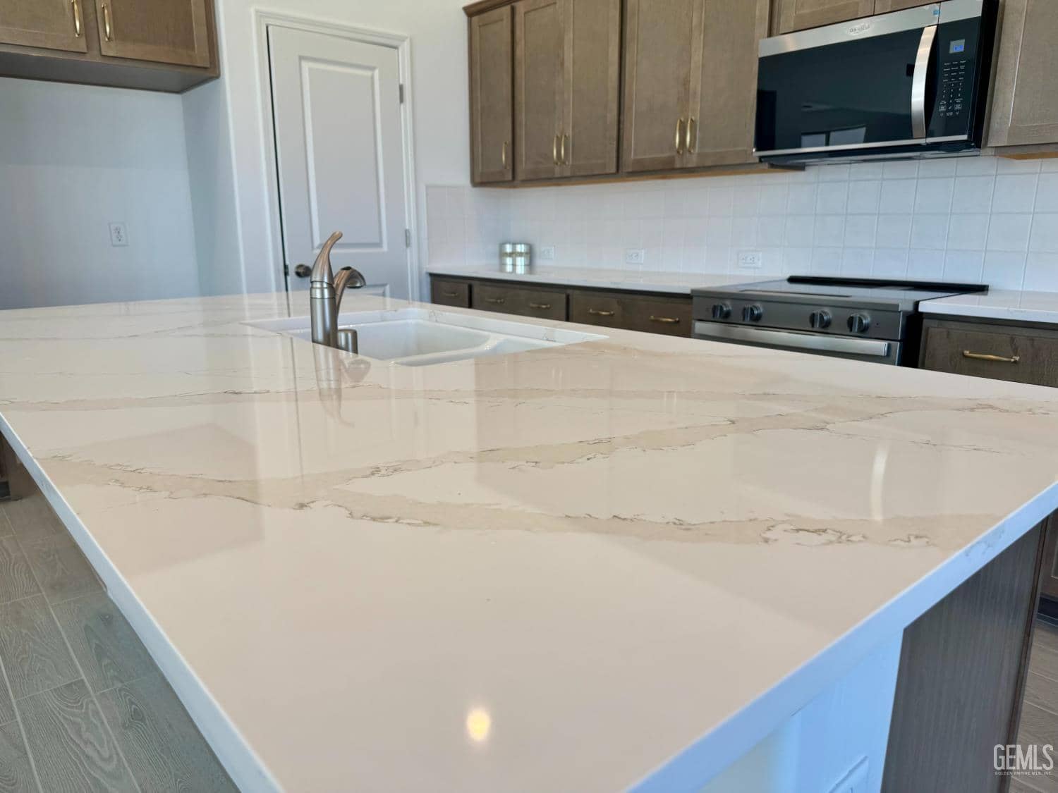 2104 Silkstone Court — photo 3