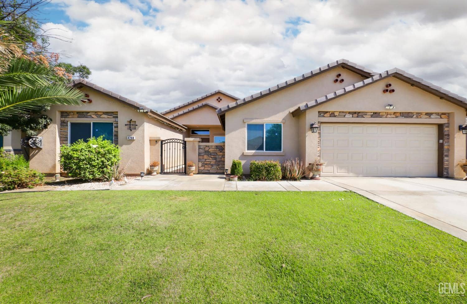 4208 Sierra Madre Avenue — photo 3