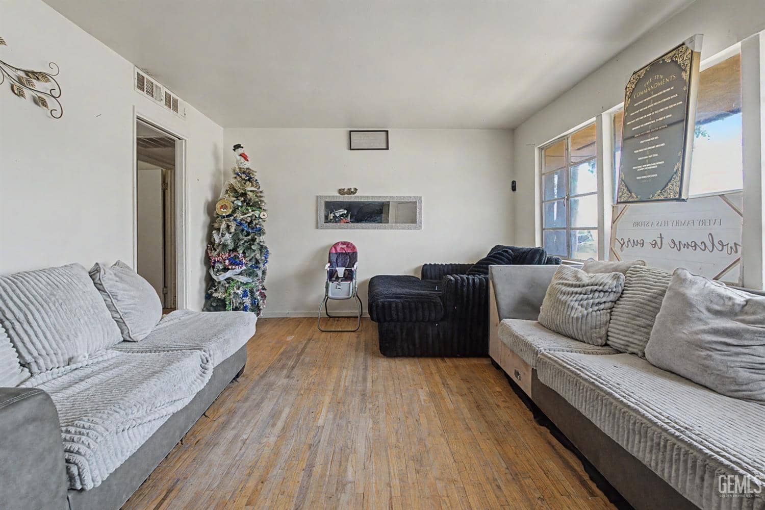 2701 N Inyo Street — photo 2