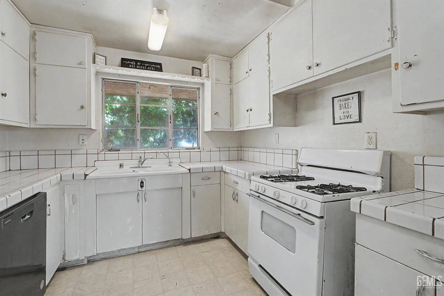 2701 N Inyo Street — photo 5