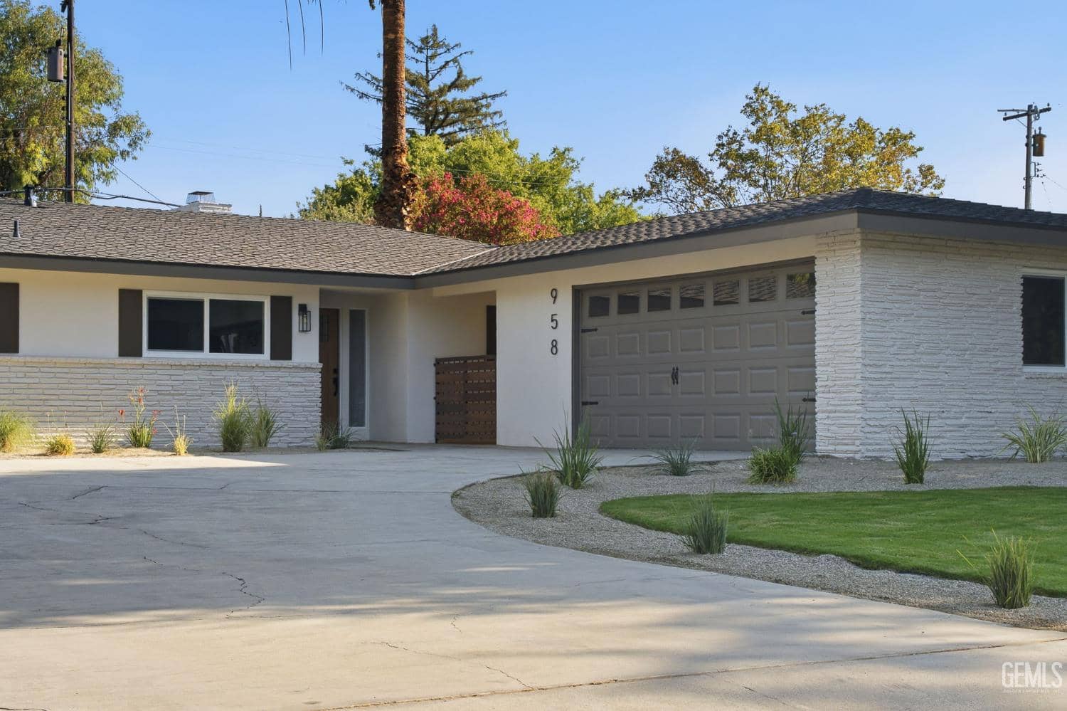 958 Fairway Drive — photo 3