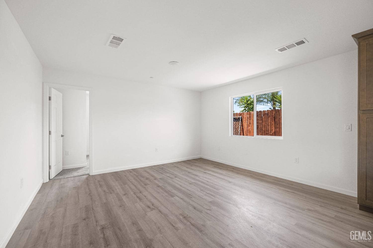 1417 Oregon Street — photo 6