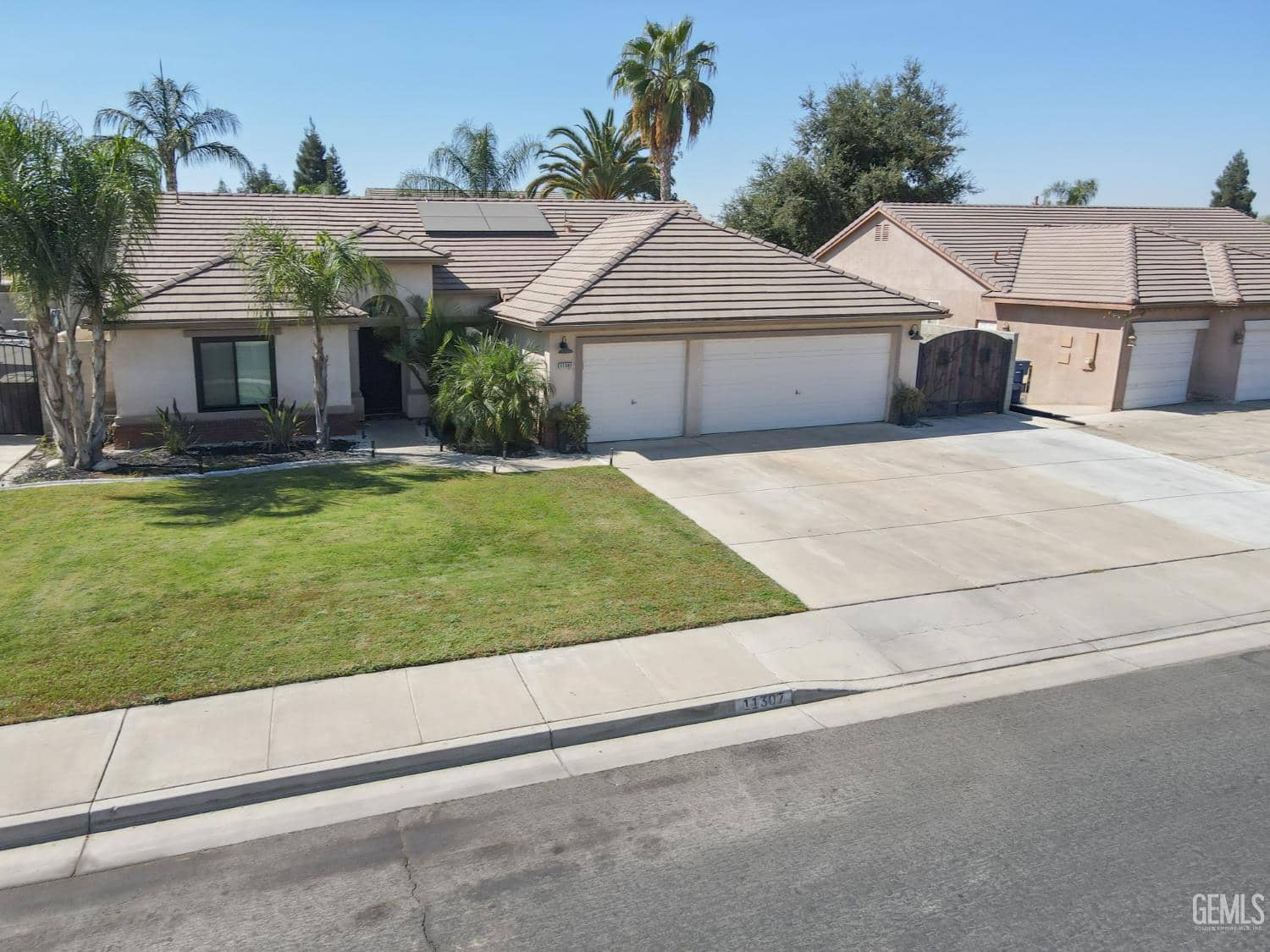 11307 Mercatello Avenue — photo 4