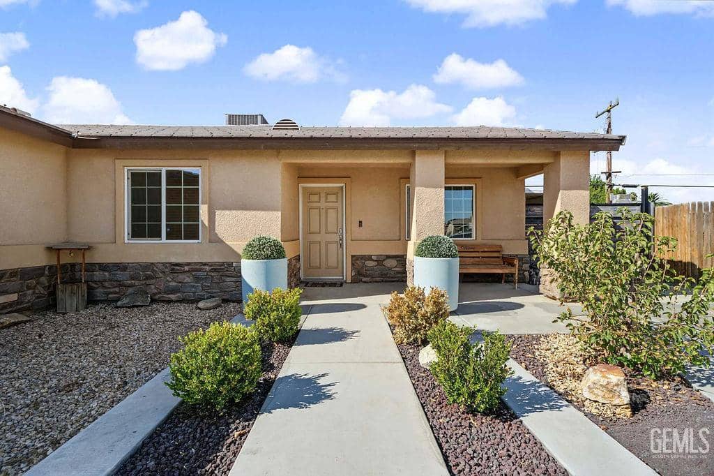 6100 Pizarro Street — photo 3