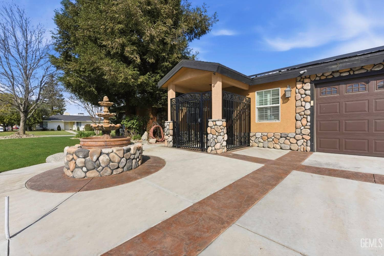 6317 Scenic Way