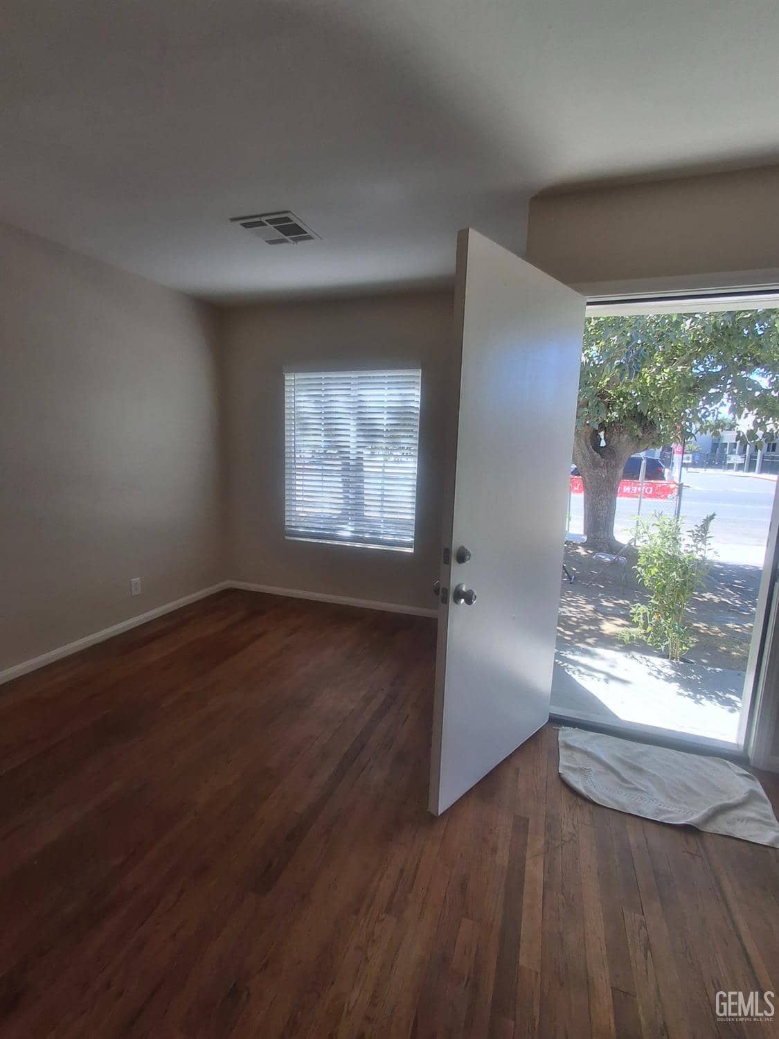 432 E Fairview Road — photo 2