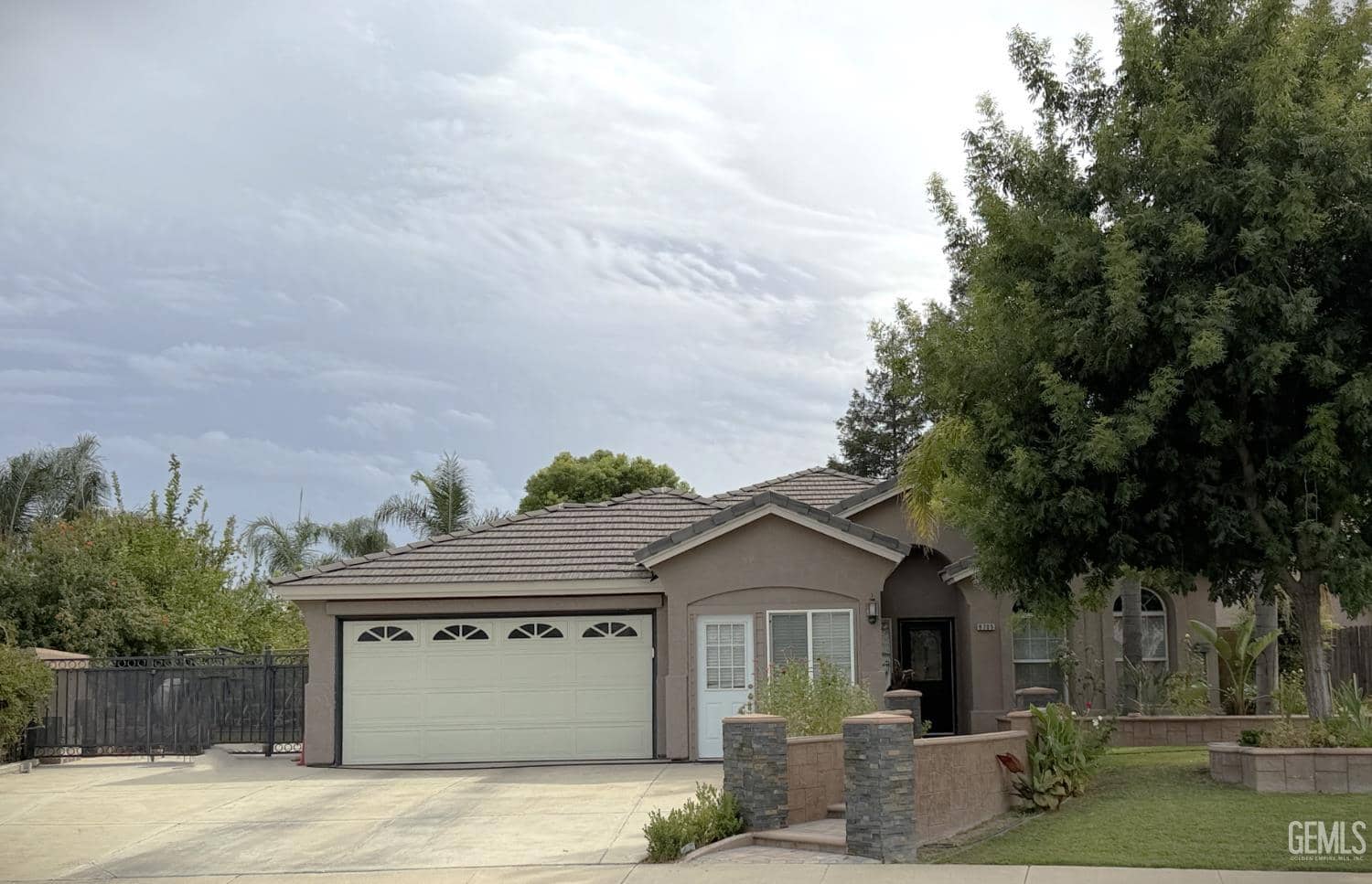 9705 Commodore Drive — photo 4