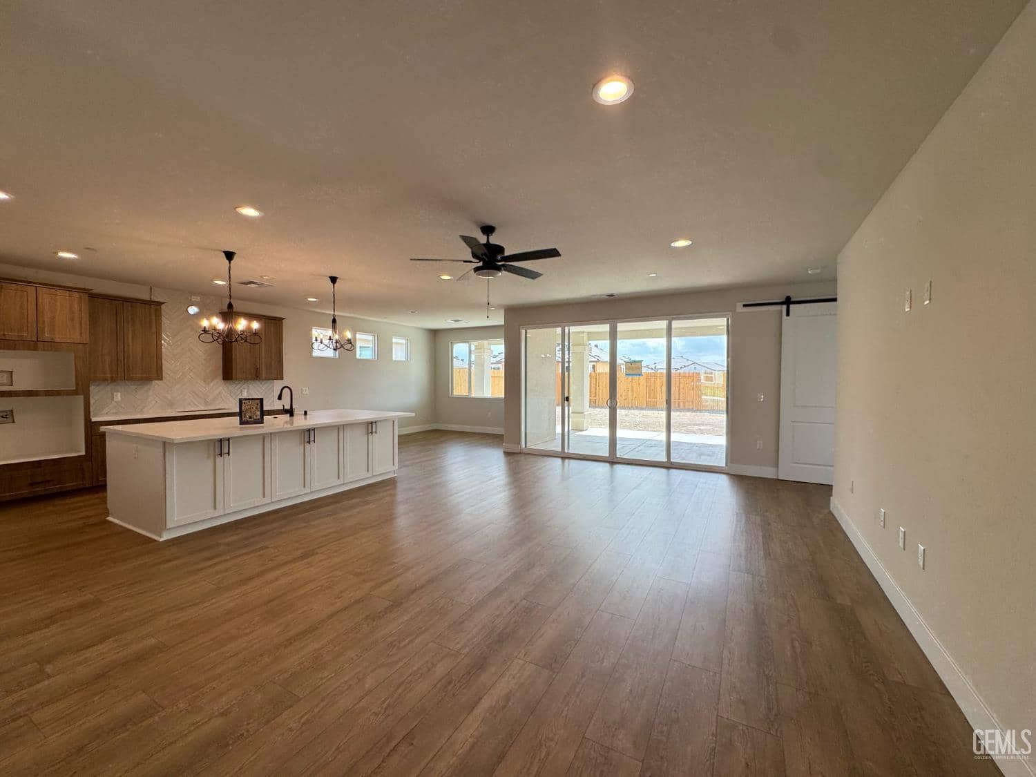11017 Alcazar Avenue — photo 3