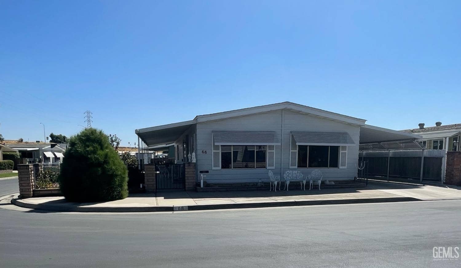 400 E Roberts Lane — photo 2