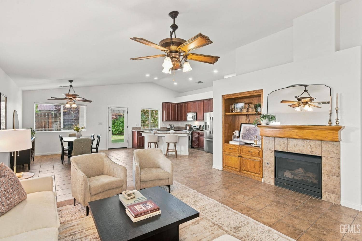 5116 Silver Clover Avenue — photo 4