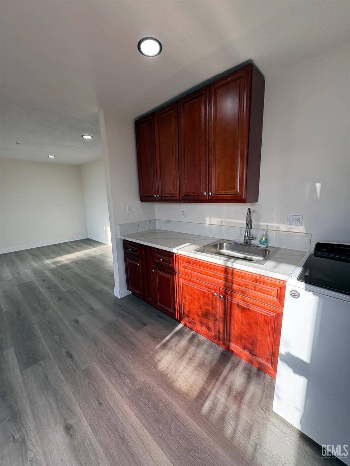 913 Jeffrey Street — photo 3