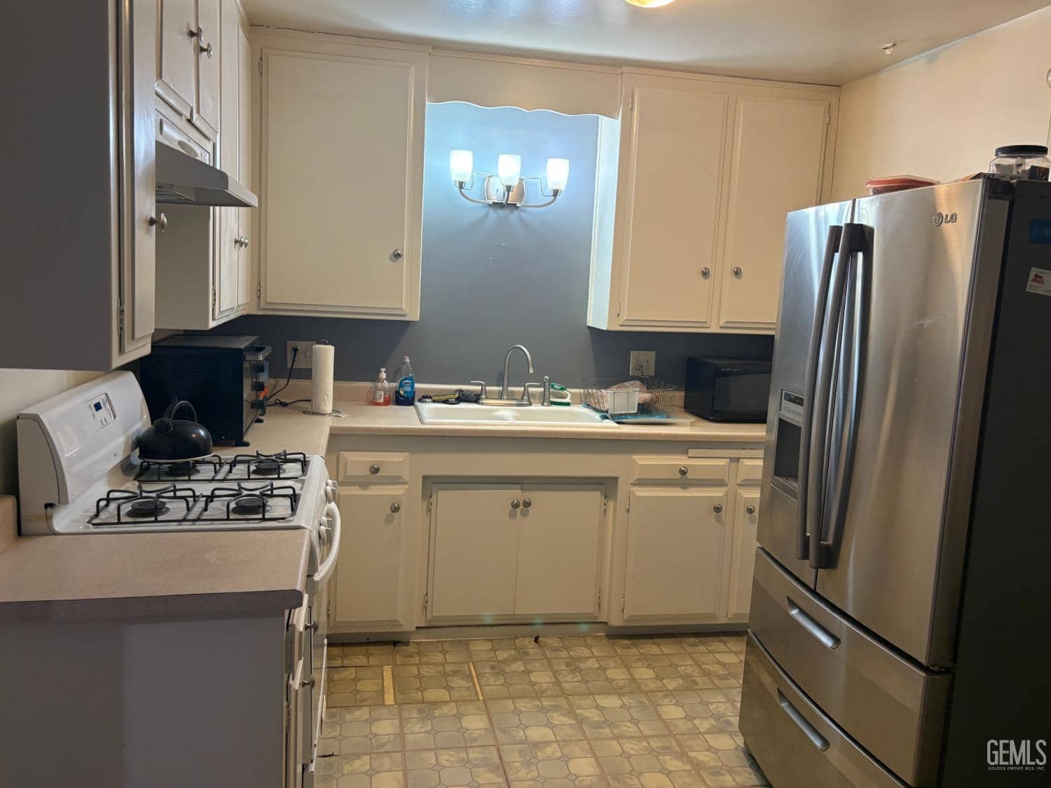 409 E J Street — photo 2