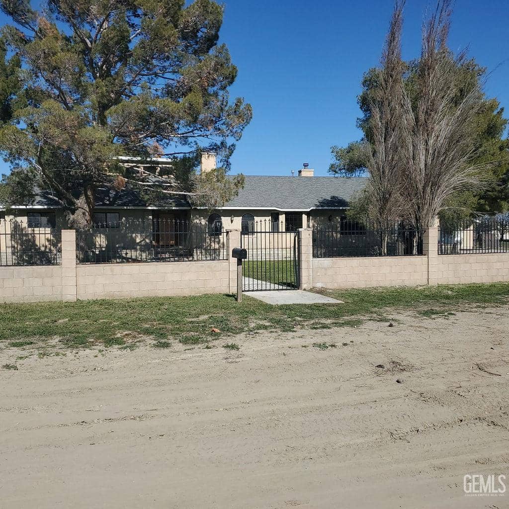 7523 Cypress Avenue — photo 2
