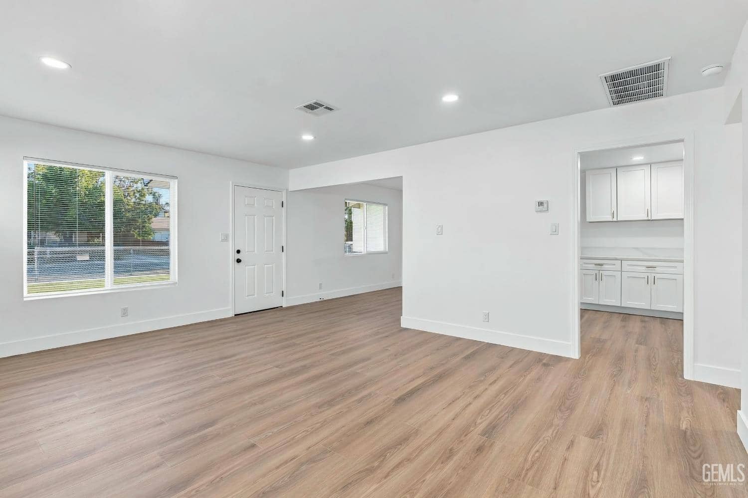 1404 Ivan Avenue — photo 4