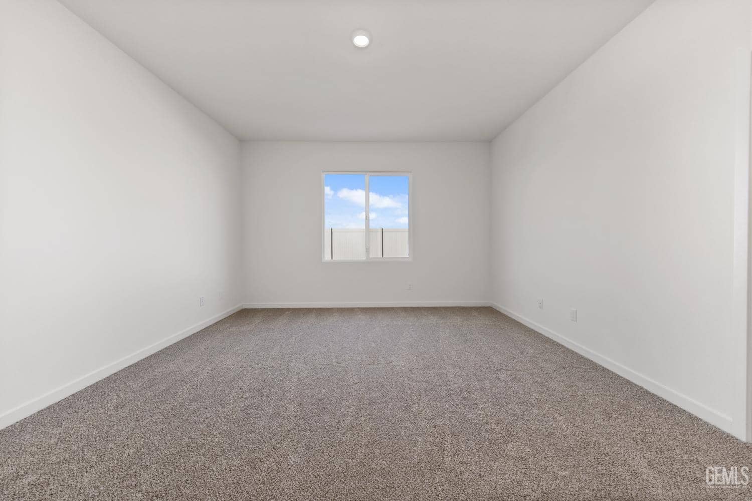 7940 Blueberry Avenue — photo 4