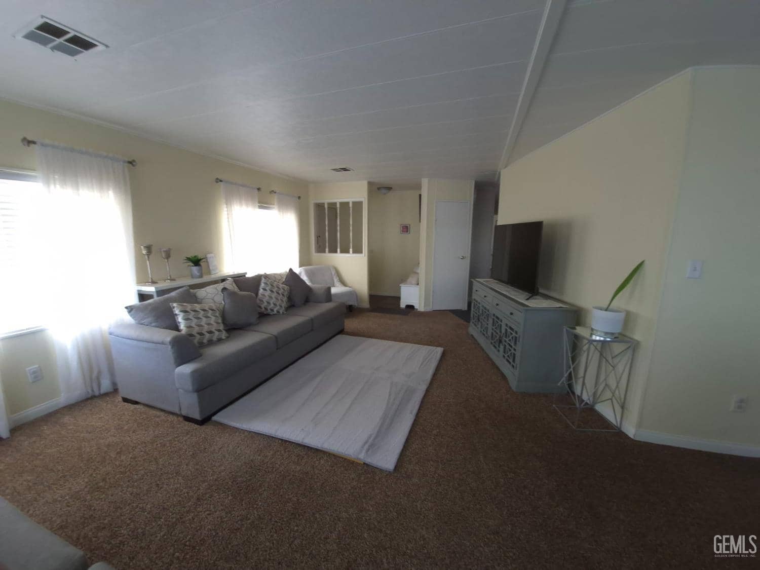 400 E Roberts Lane — photo 3