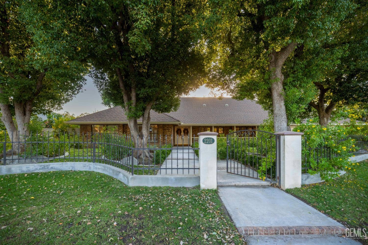 2201 Haggin Oaks Boulevard
