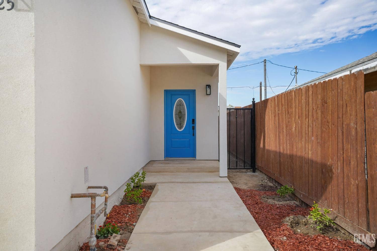 325 Holtby Road — photo 5