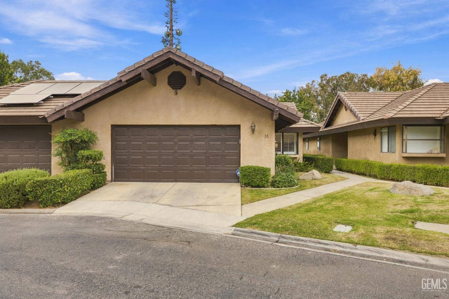 2323 Easthills Drive — photo 4