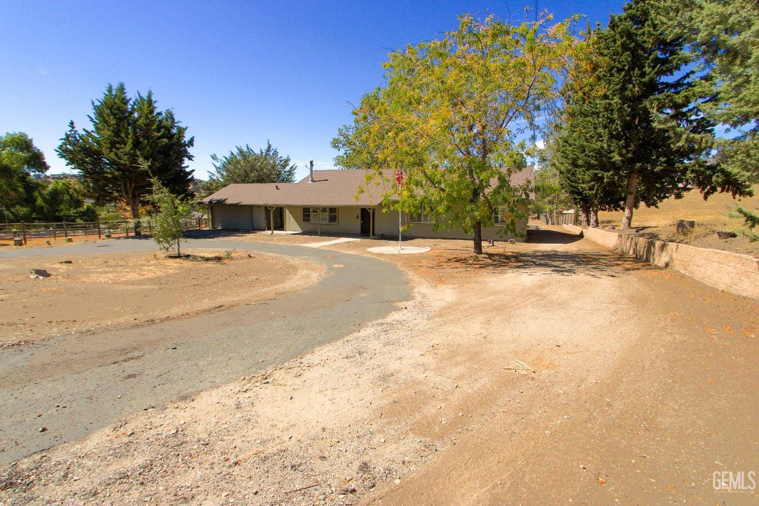 23821 Coyote Court — photo 2